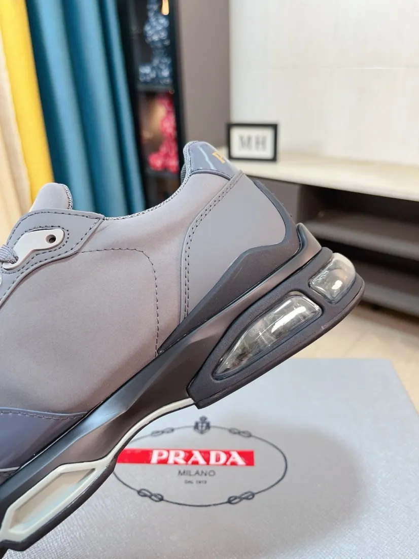 Men's shoes 💰660🌹🌹High-quality new Prada counters are launched simultaneously. The new men's shoes and 😘fabrics are selected from imported mesh and glue-spraying technology. Imported cowhide lining. 👍🏿High-end☄️Open-molded non-slip rubber outsole, exquisite lines, simple and elegant, comfortable and high-end for leisure travel. Code number: 38 to 44